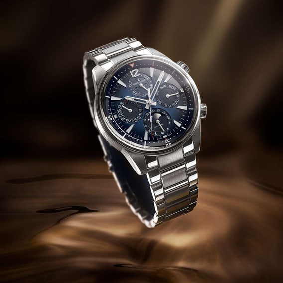 Prise en lévitation de la montre sportive Polaris Perpetual Calendar de Jaeger-LeCoultre à cadran bleu - Q9088180