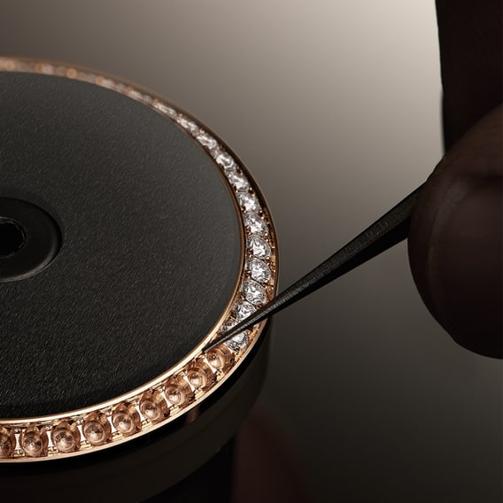 Jaeger-LeCoultre Artisan jeweller Savoir-Faire close-up Nestling diamonds on Rendez-Vous