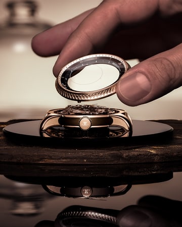 Jaeger-LeCoultre -Savoir-Faire asset of a Watchamker putting the engraved bezel on the Master Hybris Artistica Calibre 945 - Q52624A3