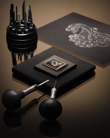 Savoir-Faire Asset of the Engraving on the Jaeger-LeCoultre Reverso Tribute Enamel 'Snake' watch - Q39324D2