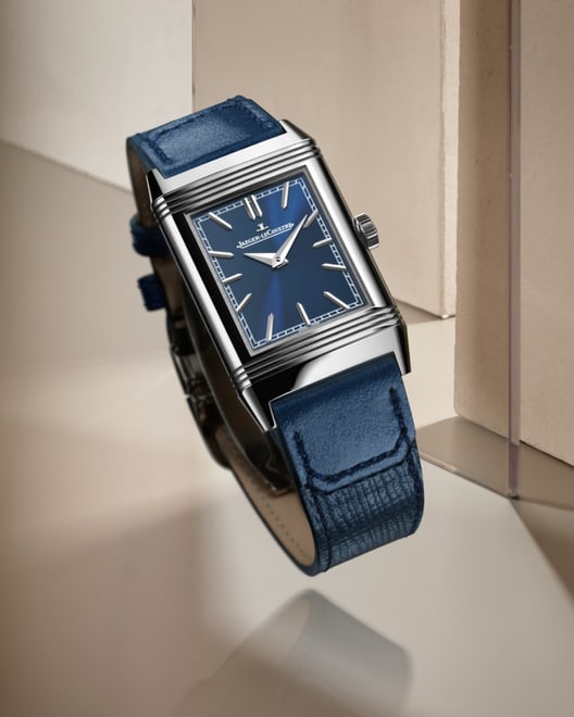 Modèle en lévitation de la montre mixte Reverso Tribute Monoface de Jaeger-LeCoultre, cadran bleu - Q716848J