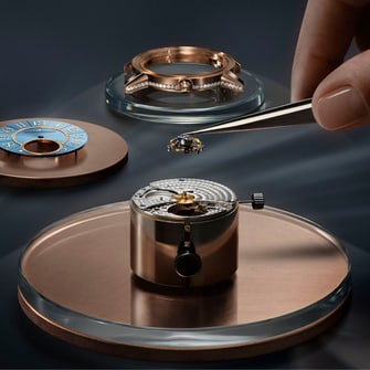 Savoir-Faire asset of a watchmaker putting the Tourbillon on the Calibre 978 from the Rendez-Vous Jewellery Tourbillon with the serenity blue dial - Q3412480