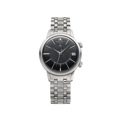 Front product image of the watch QVE85301
