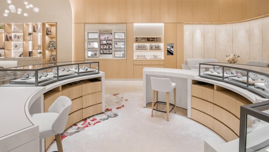 Imagen de la exposición de relojes de la boutique insignia de Jaeger-LeCoultre en Dubai Mall