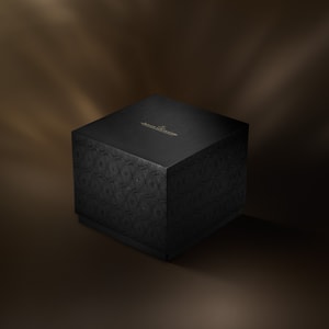 Asset of Gift Wrapping for watches by Jaeger-LeCoultre from the Art of Gifting of Holiday Season