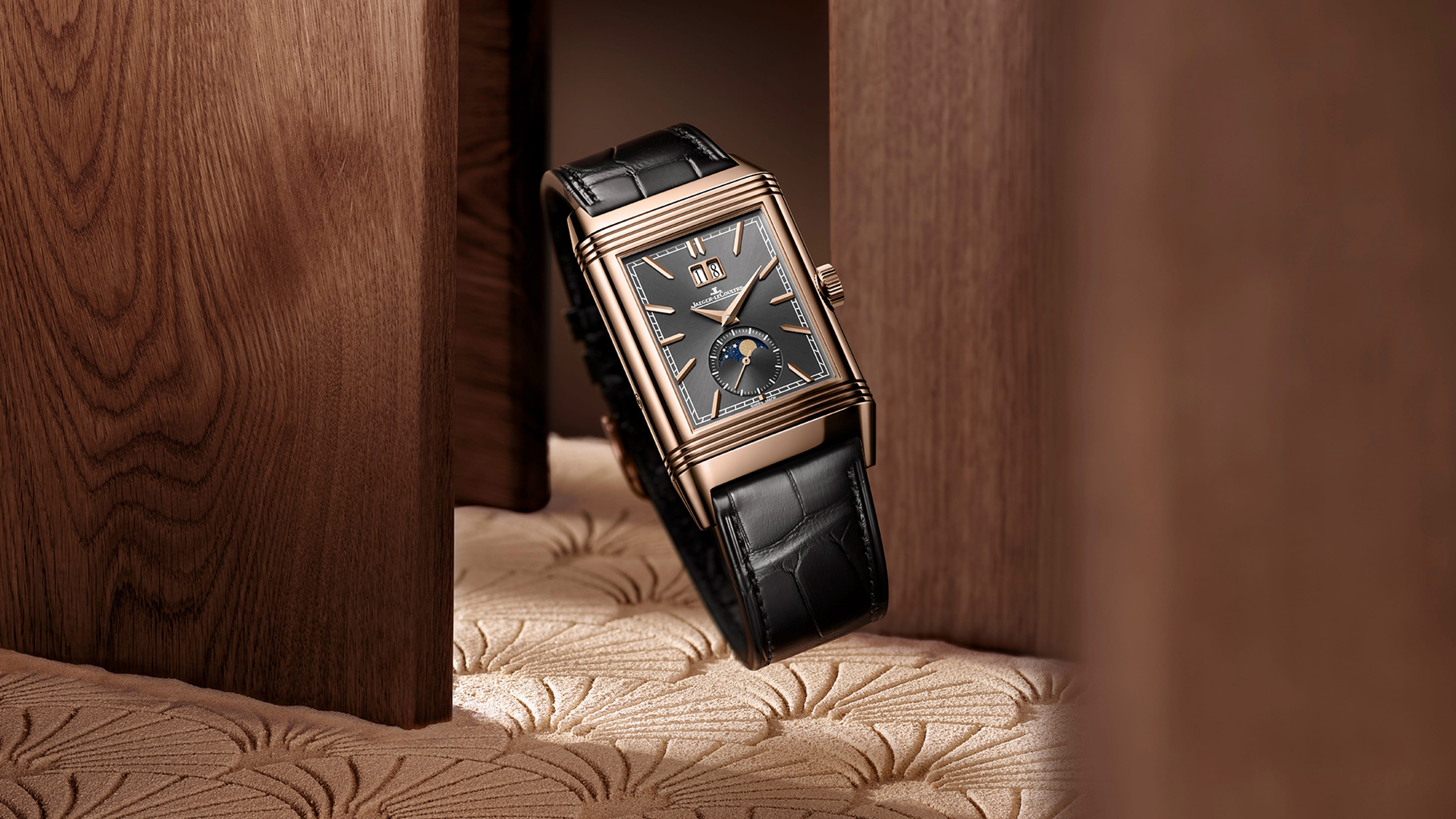Rose Gold Reverso Tribute Nonantième Enamel Man Watch Q71125E1